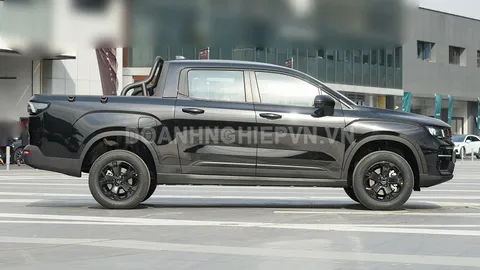 Xe bán tải công suất 375 mã lực, giá ngang Kia Morning, so kè cùng Ford Ranger