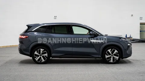 SUV công suất 789 mã lực, trang bị tối tân, giá gần 1 tỷ đồng