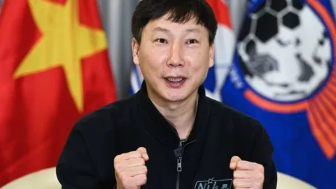 Không trở lại Hàn Quốc, HLV Kim Sang Sik có quyết định bất ngờ trong lần đầu đón Tết ở Việt Nam