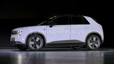 Xe hơi đẹp long lanh, giá 488 triệu đồng