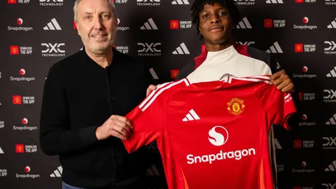 Patrick Dorgu chính thức cập bến Old Trafford, Man Utd lập tức chiêu mộ bom tấn thứ 2 thay Rashford?