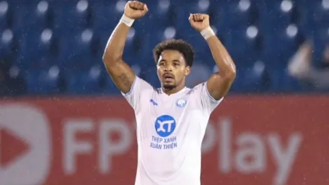 Xuân Son bất ngờ được 'mở đường' rời Việt Nam, hé lộ bến đỗ mới