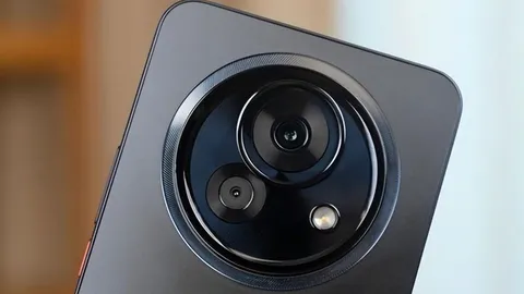 Smartphone chip Snapdragon 7s Gen 2, RAM 12 GB, tích hợp AI, pin 6.000mAh, giá rẻ bất ngờ