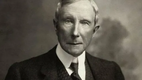 Tỷ phú đầu tiên trên trái đất nói thẳng: Đừng lúc nào cũng nói ‘thất bại là mẹ thành công’, nhớ rằng con lợn cũng có thể trèo cây nếu được ngợi khen!