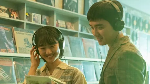 Những chuyện tình vượt thời gian trên màn ảnh: Khi yêu thương xóa nhòa mọi khoảng cách