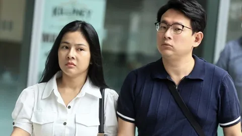 Nữ Tiktoker Việt gặp 'biến' ở Singapore khi livestream 'nhạy cảm' giữa đường phố