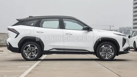 SUV hạng C siêu tiết kiệm xăng, nội thất tiện nghi, giá chưa tới 380 triệu đồng