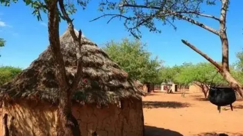 Bộ tộc phụ nữ thường xuyên ‘thả rông’, 1 người đàn ông không muốn cũng phải cưới 5 người vợ