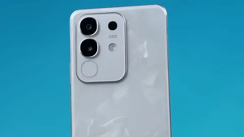 Trên tay Vivo Y29 4G: Chống nước, pin 6.500 mAh, tích hợp AI, giá từ 6,49 triệu đồng tại VIệt Nam