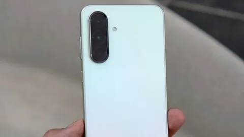 Trên tay Samsung Galaxy A36 5G sắp lên kệ tại Việt Nam, giá từ 8,29 triệu đồng