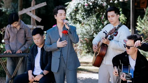 “Cô bé mùa đông” acoustic: Đăng Khôi đưa ký ức trở lại trong không gian lãng mạn của Đà Lạt