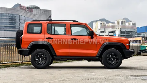 SUV thiết kế hầm hố, công suất 409 mã lực, giá ngang Toyota Corolla Cross, cạnh tranh cùng Ford Everest
