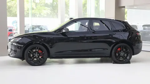 SUV đẹp như Porsche, lớn ngang Toyota Fortuner, công suất 644 mã lực, giá ‘hạt dẻ’