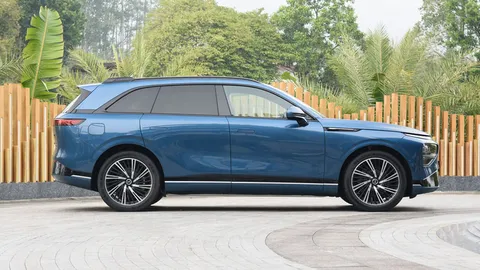 SUV cùng phân khúc với Hyundai Santa Fe, công suất 575 mã lực, nội thất sang chảnh, giá gần 900 triệu đồng