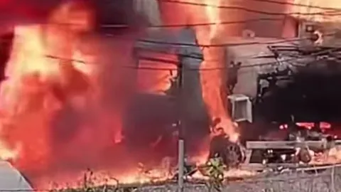 CLIP: Hiện trường gây ám ảnh vụ cháy xe bồn trên cao tốc Nội Bài - Lào Cai