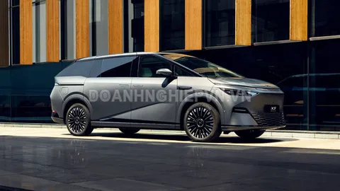 MPV nội thất siêu sang, công suất 496 mã lực, giá hơn 1,4 tỷ đồng, sẵn sàng qua mặt Toyota Alphard