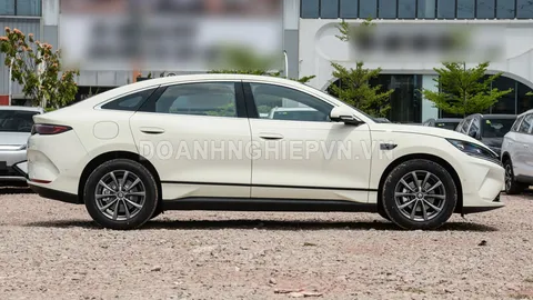 Xe sedan cùng phân khúc với Toyota Corolla Altis, công suất 218 mã lực, giá chỉ hơn 420 triệu đồng