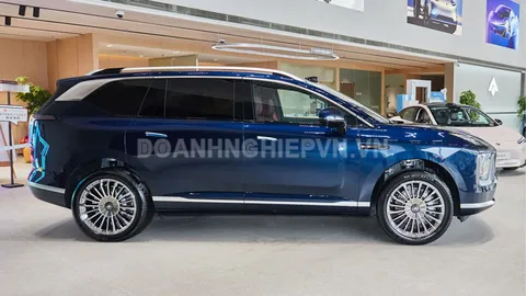 SUV công suất 509 mã lực, sang chảnh như Mercedes-Maybach GLS 600, giá thấp hơn Ford Everest