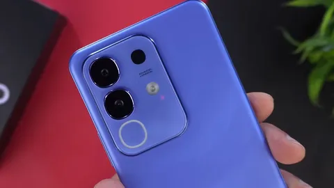 Smartphone chip Snapdragon 6 Gen 1, RAM 8GB, độ bền quân đội, pin 6.500mAh, giá hơn 4 triệu đồng