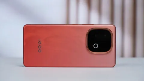 Smartphone chip Snapdragon 8s Gen 4, RAM 16GB, màn hình cực đỉnh, pin 7.620mAh, sạc 120W, giá chỉ từ 6,42 triệu đồng