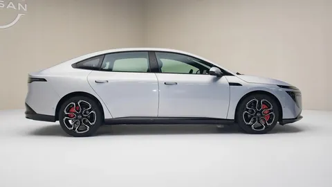 Ngắm xe sedan hạng D hoàn toàn mới của Nissan: Công suất 272 mã lực, trang bị tối tân, giá ngang Hyundai Grand i10