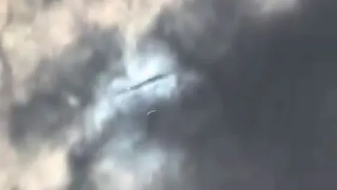 CLIP: UFO xuất hiện rồi biến mất đúng thời điểm nhật thực toàn phần