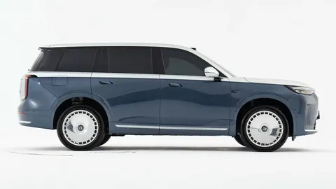 SUV dài hơn 5 mét, sang chảnh không kém Range Rover, công suất 501 mã lực, giá hơn 1,1 tỷ đồng