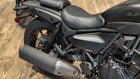 Môtô động cơ 2 xi lanh, phanh ABS 2 kênh, giá gần 175 triệu đồng, ‘đe nẹt’ Honda Rebel 500