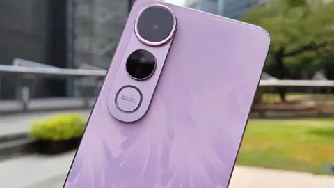 Trên tay smartphone chống nước, RAM 12 GB, pin 6.500mAh, giá 9,99 triệu tại Việt Nam