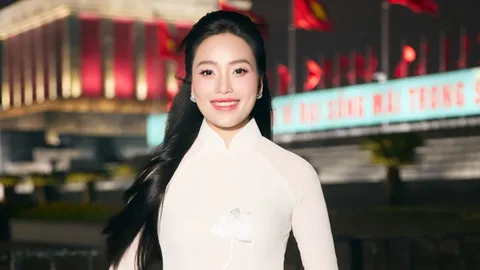 Huyền Trang gây xúc động mạnh trong đêm nhạc kỷ niệm sinh nhật Bác Hồ