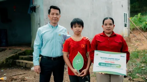 500 triệu đồng từ phiên livestream BĐS đầu tiên của Sunshine Group đã đến tay hai hoàn cảnh đặc biệt tại Thanh Hoá