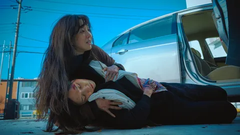 Cuộc đấu tâm lý nghẹt thở giữa Jung Ryeo-won và Lee Jung-eun trong ‘Không bông tuyết nào trong sạch’