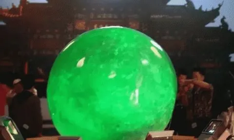 Người đàn ông đào được viên ngọc nặng 6 tấn, trị giá 9.100 tỷ đồng tại một khu mỏ bỏ hoang, gần 20 năm không ai dám mua