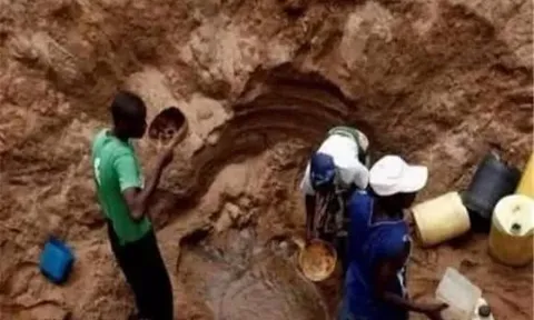 Tại sao người châu Phi thà chạy 10 km để gánh nước còn hơn là đào giếng? Có phải vì họ lười biếng?