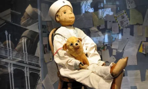 Bí ẩn về con búp bê kinh dị Robert the Doll