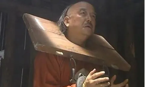 Gia Khánh khiến Hòa Thân mất sạch gia sản chỉ với 2 từ, Càn Long có sống lại cũng không cứu nổi