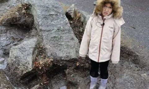 Cô bé 8 tuổi nhặt được hòn đá ở trường, nào ngờ là dao găm 3.700 tuổi do người thời kỳ đồ đá chế tạo