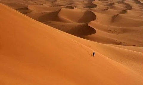 Có diện tích hơn 9 triệu km2, sa mạc lớn nhất thế giới có nguồn gốc từ đâu?