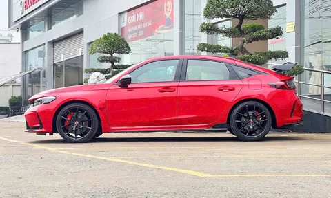 Honda Civic Type R tăng giá 600 triệu đồng tại Việt Nam