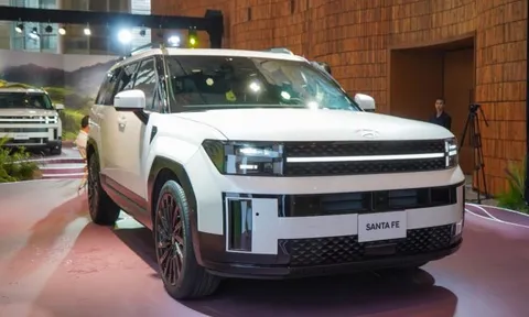 Giá lăn bánh Hyundai Santa Fe đầu tháng 1/2025 cực mềm, hạ đo ván Toyota Fortuner và Ford Everest