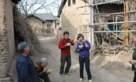 'Nghèo không ở nhà họ hàng, giàu không ở nhà hàng xóm', lời răn 'xưa như trái đất' nhưng vẫn còn nguyên giá trị