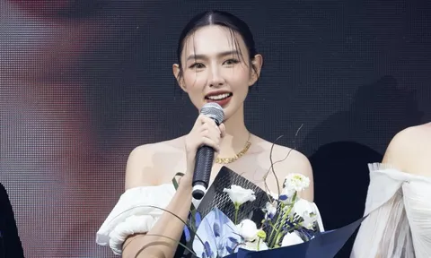 Thuỳ Tiên xuất hiện lộng lẫy, nhận cùng lúc 2 giải thưởng uy tín