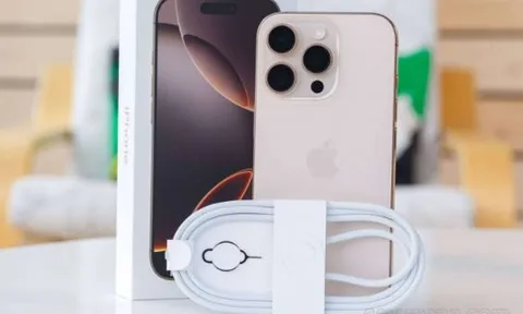 Đập hộp iPhone 16 Pro fullbox với giá giảm 3 triệu, tính năng xịn như iPhone 16 Pro Max, AI như Galaxy S24 Ultra