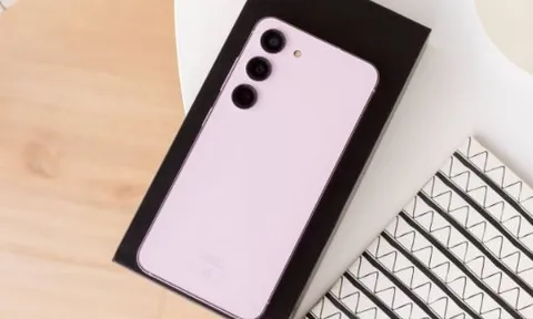 Siêu phẩm AI nhỏ gọn Galaxy S23 giá cực rẻ đầu năm 2025 làm khó iPhone 15, giá rẻ phủ đầu iPhone 16