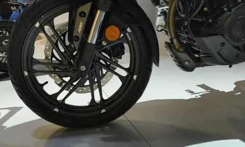 ‘Vua côn tay’ 250cc mới giá 56 triệu đồng chính thức lộ diện: Xịn hơn hẳn Honda Winner X và Exciter