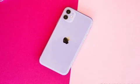 iPhone 11 vẫn còn hàng mới, giá suýt 7 triệu, vô địch giá giá rẻ, tính năng chẳng kém iPhone 16