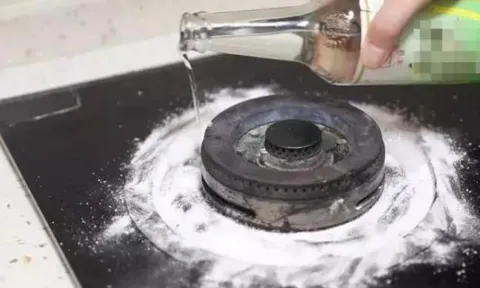 Bỏ túi ngay mẹo tiết kiệm 'tiền triệu' với giấm trắng, bếp gas nhà nào cũng nên áp dụng