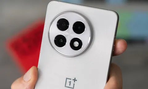 Smartphone chống nước, cấu hình ‘siêu khủng’, pin 6.000mAh, giá 12 triệu đồng, so kè với iPhone 16