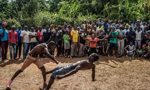 Tìm hiểu bộ tộc ‘hiếu chiến’ bậc nhất hành tinh, trẻ em mới 9 tuổi đã phải đấm bốc không găng với đối thủ mới được công nhận là đàn ông