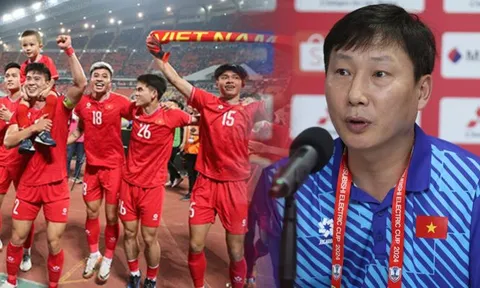 HLV Kim Sang-sik tặng món quà đặc biệt cho ĐT Việt Nam, tiết lộ đặc quyền hiếm có sau AFF Cup 2024